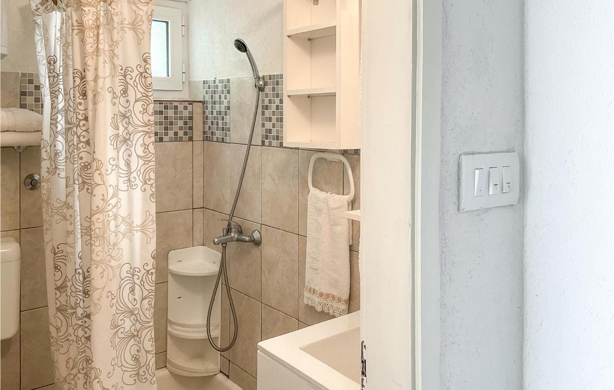 Amazing In With Kitchen Apartment *