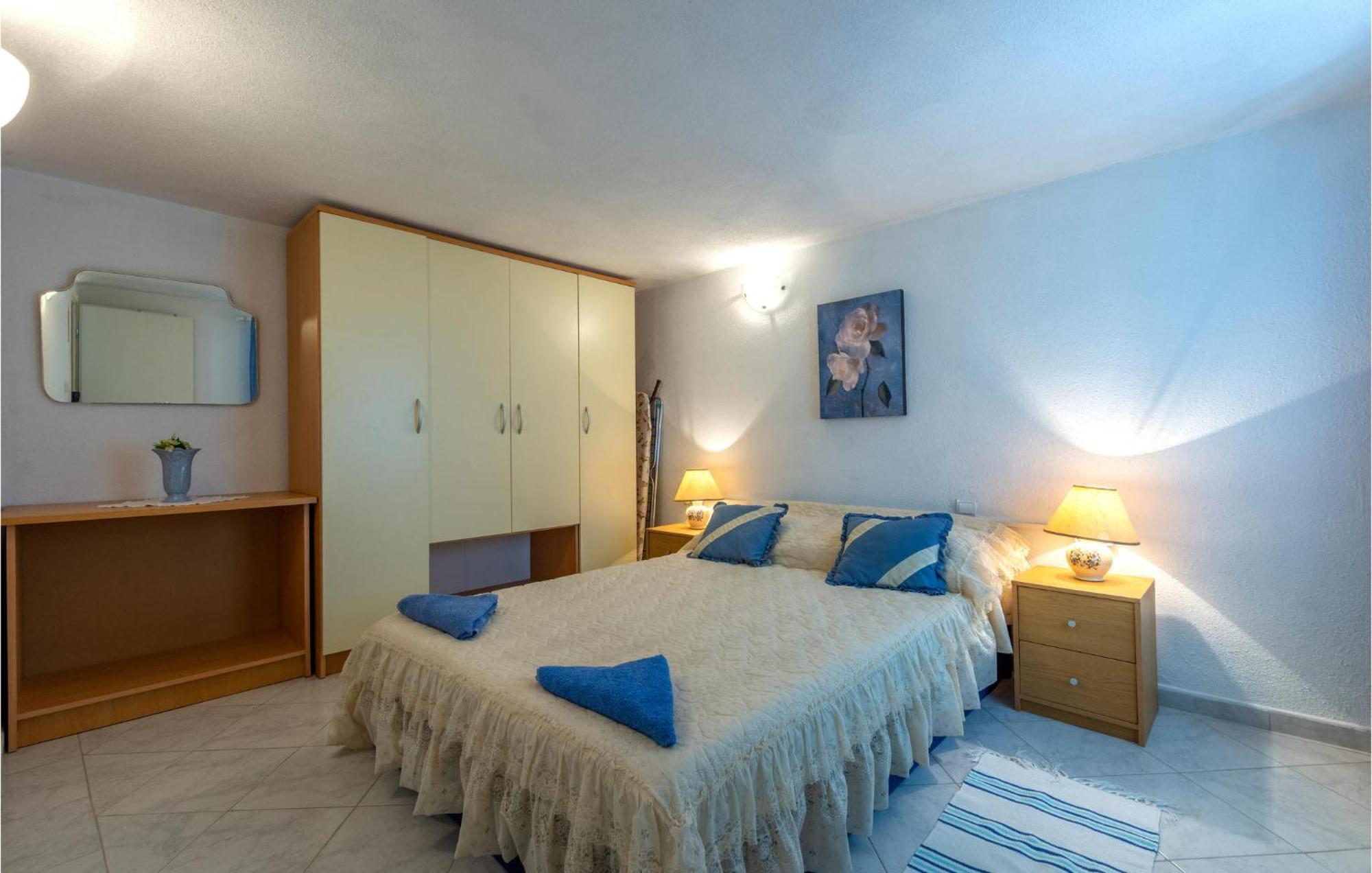 Apartment Amazing In With Kitchen Sućuraj
