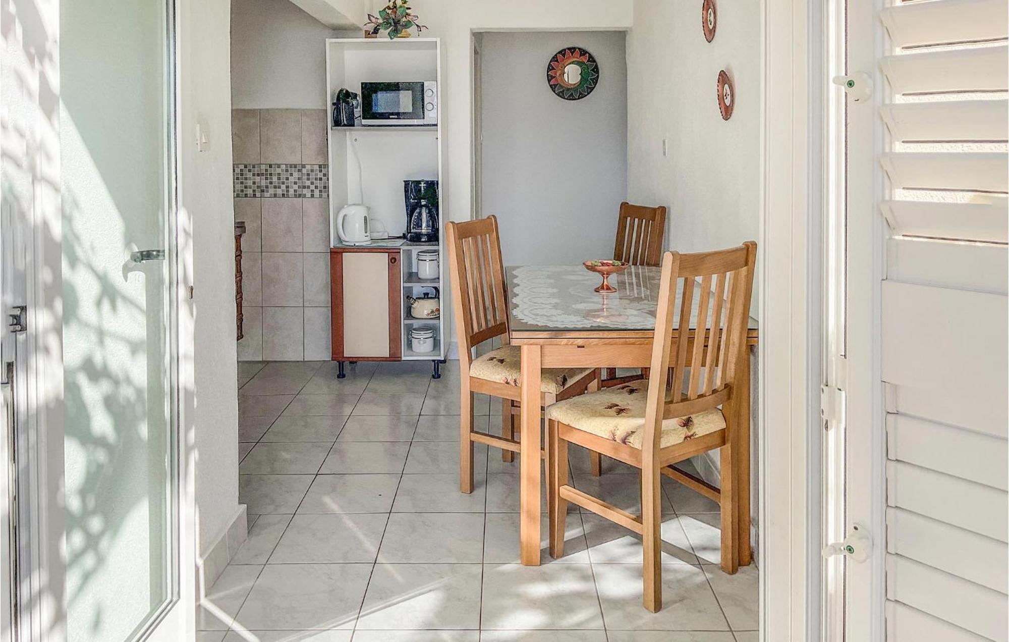 Amazing In With Kitchen *